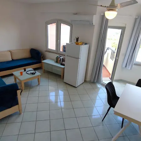 Apartman 2-room With Terrace, 400 M From The Sea Isola Rossa