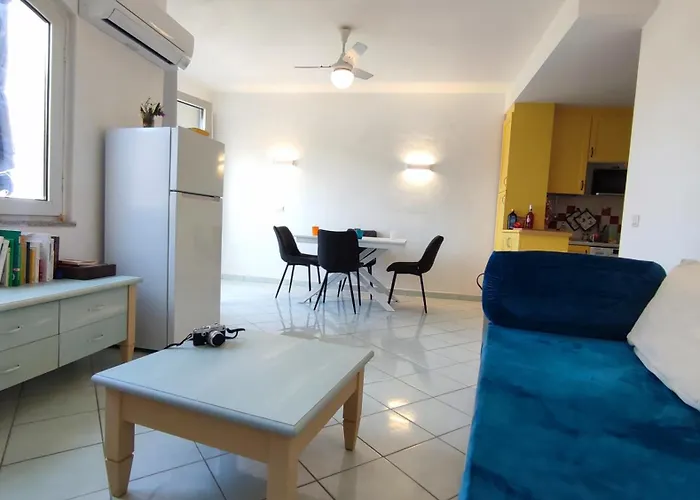 2-room With Terrace, 400 M From The Sea *